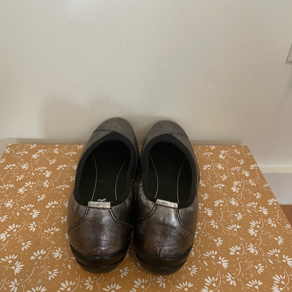Romika Comfort Shoes Silver Leather Black Soles Support Cushioned Shoes Size 11 - Picture 8 of 9